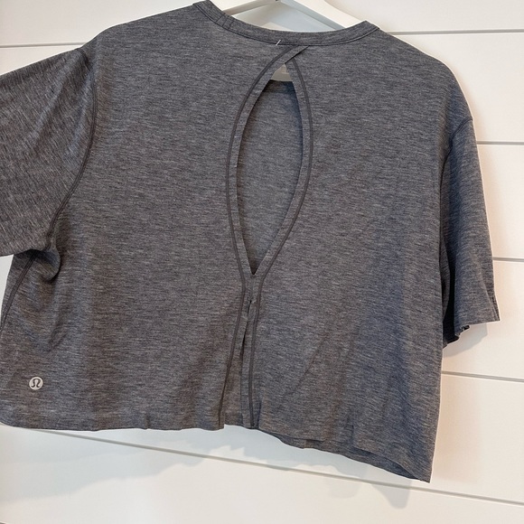 Lululemon crop tee - Picture 2 of 3
